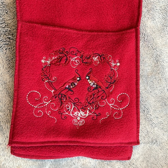 NORTHERN REFLECTIONS💫Women’s Soft Red Embroidered Winter Pocket Scarf - Picture 4 of 7